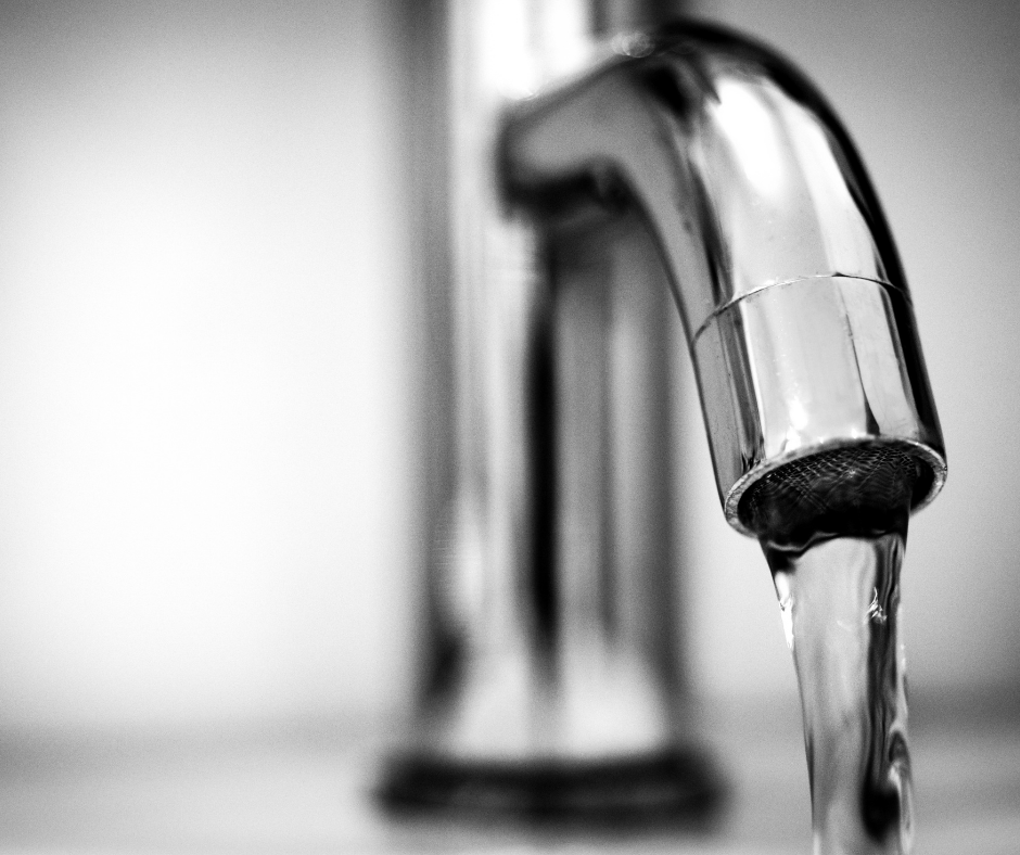 Acqua del rubinetto purificata o in bottiglia: cosa conviene
