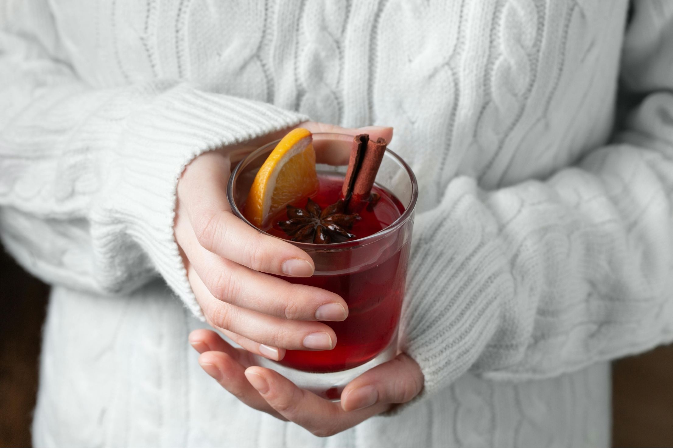 Glühwein mit Zimt und Orange – Weihnachtsstimmung