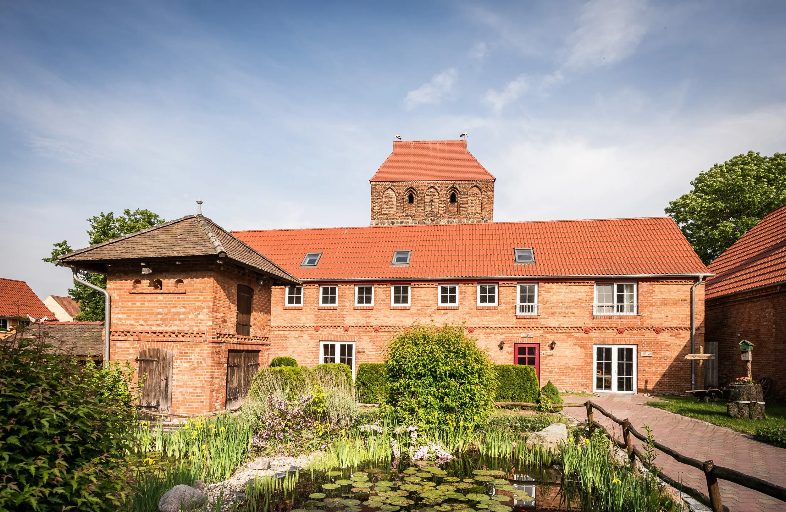 Innenhof & Outdoor auf Project JUNE